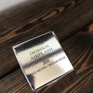 Dior Airflash foundation 300